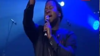 Sonnie Badu leads 45,000 Redeemers in Hymns at Festival of Life 2013.