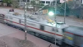 ICF Rake Vs LHB Rake feat. 12129/30 Pune - Howrah AZAD HIND EXPRESS