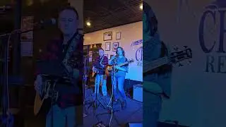Broken String Band Chesepiooc, Covers (Fleetwood Mac, Van Morrison) #livemusic #duo #singer