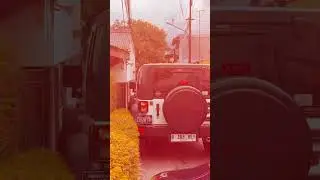 NEKAT! Rubicon Masuk Gang Kecil, Salah Manuver Bisa Nyangkut! 😱
