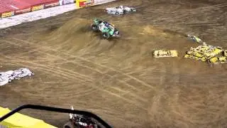 30th Anniversary Grave Digger's AMAZING run! San Diego Monster Jam 2012