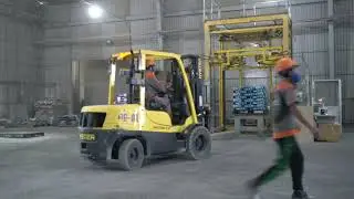 M&aacute;y tr&ugrave;m Pallet AKB - AKB Stretch Hooding Machine