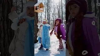 Дети помогают голодным птицам зимой! 🐦💙