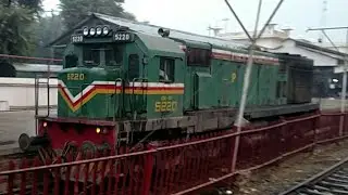 RGE-24|| Light Locomotive|| Rainy and Cold Morning|| Entering Multan Cantonment Railway Station||