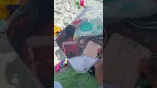 These clear zipper storage bags are a beach trip must-have! 🏖️ We use them to keep all of our dry