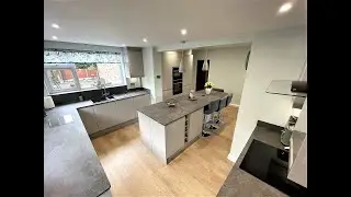 Second Nature Remo in Cashmere Gloss, J-Pull doors