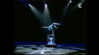 Handstand act 02-033 Selviart.com