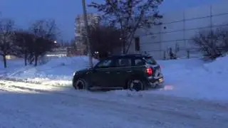 Mini Countryman ALL4 test on snow