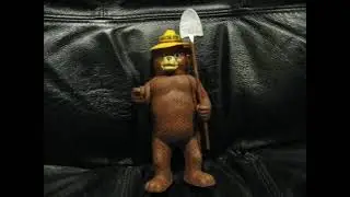 Curio Figure Smokey The Bear Vinyl Vintage Bare Denim Plate Certificate Nostalgia Dakin Company 1974