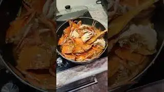 Cooking Blue Claw Crabs. #crabs #shorts #motleycrue