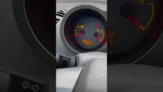 What is going on with the gas gauge in this 2006 Nissan Maxima At Auto Parts City?