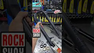 Reparaci&oacute;n suspensi&oacute;n ROCKSHOX REVELATION servicio horquilla mantenimiento tijera enduro mtb dh bike
