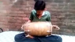 Must Watch || Best Street Dhol Player || Talented boy play Dhol ||Tu Dharti Pe chahe||