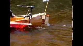 Sailing Canoe pulling Rudder UP / rel&egrave;ve du Gouvernail