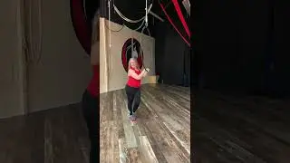 Beginner Lyra Move: Straddle Mount (2 Ways)