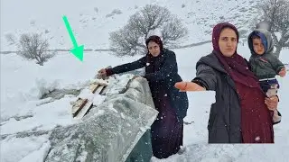 Homeless nomadic woman in a snowstorm | The life of Narges and her son in a mountain cave