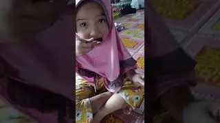 khanisa pinter minum obat