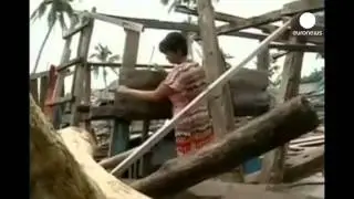 Филиппинцы бегут от тайфуна