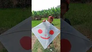Menerbangkan layangan sangat besar 😱