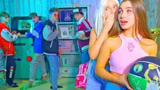 Diana i jej przyjaci&oacute;łki ZAKOCHALI SIĘ W ZOMBIE ❤️ Serial dla nastolatk&oacute;w