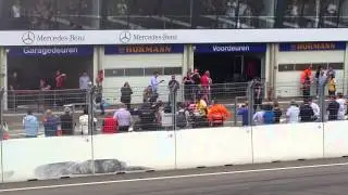 Entr&eacute;e pitstraat Max Verstappen na installatie ronde Italia a Zandvoort