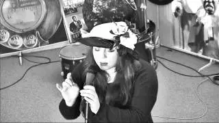 Aine Cahill BLACK DAHLIA live on Totally PC Acapella on Irishwebtv.com