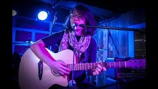 Molly's Traveling Guitar