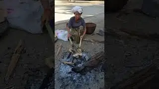 Local Fire cake make in Sha land Kengtung.ၶဝ်ႈၶႅပ်ႈၶွင်ၵိၼ်မိူင်းတႆး