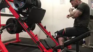 1,100lbs leg press