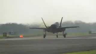 2x F35 fighter Jets depart RAF Lakenheath UK 15dec25 1253p