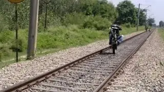 Bike Stunts on Impossible Train Tracks🚞