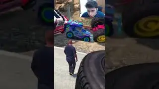 FRANKLIN FINDS CAR CRASH & STEALS LUXURY CAR #shorts #gta5
