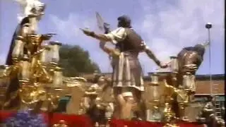 salida de la hermandad de las Cigarreras y su paso por calle pureza Semana Santa 1995