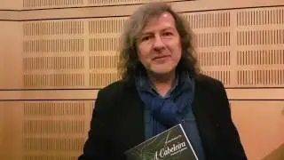 Claudio Rodr&iacute;guez Fer sa&uacute;da a comunidade galega de Par&iacute;s