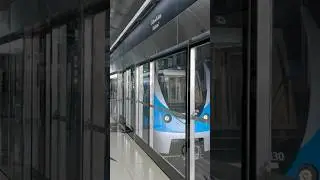 [Dubai Metro] [2nd-gen train] Alstom (5130) arriving at Creek #train #dubai