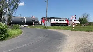 Strzyżewice, ul. Lotnicza 46, k. Leszna, przejazd kolejowy i EHZ-32, railway crossing with EHZ-32 4K