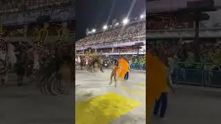 Mayara Lima sendo ovacionada pelo p&uacute;blico na Sapuca&iacute;