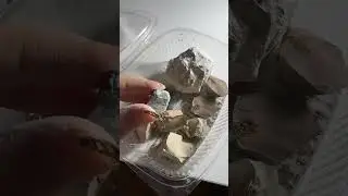 Asmer crunch of ball clay in dry form #clayeating #crunchsound 