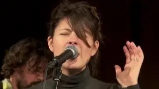 Rapha&euml;l Imbert et ses musiciens interpr&egrave;tent 