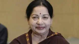 Auto driver marks Jayalalithaa's victory by charging Re 1 per trip