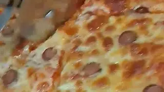 Cecile kuwait vlog  is live slicing homemade Pizza 🍕🍕 yummy in my tummy.
