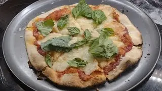 What's the Deal with Lucali's Pizza???  #pizza #pizzamaking #pizzareview #brooklyn #oonipizzaovens