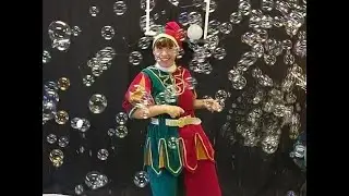 Spectacle Gomballoune, la lutine. Spectacle de No&euml;l, destin&eacute; aux enfants d'&acirc;ge garderie (0-5 ans)