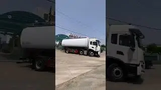 Animal feed transport vehicle