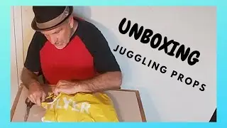 Unboxing New Juggling Balls, Bags and Footballs from thefrando.com