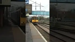 First Capital Connect  Class 313 no. 313029 Arriving at  Hornsey Station on 21/12/11 #shorts