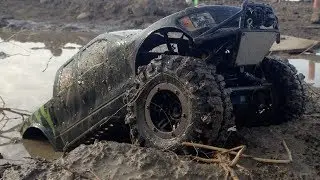 CrazzyRcGuy - Axial Scx-10 Mudding