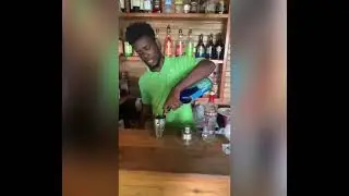 How to make a blue Hawaii cocktail/easy cocktail