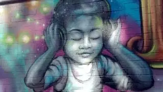 Wicker Park graffiti artist 'Slang' shows off mural