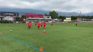 Ballhalten mit Wandspieler und Positionswechsel